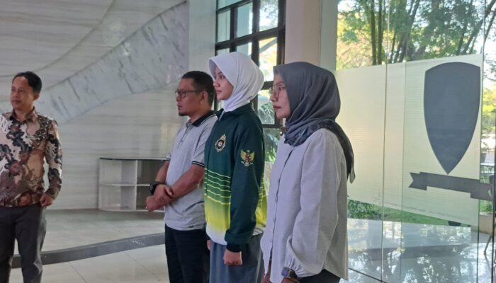 Sofia Sahla, Sumedang’s Pride, Departs for National Paskibraka Training
