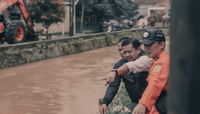Bupati Dony Dampingi Sekda Jabar, Pastikan Pengerukan Sungai Cimande Berlangsung Lancar