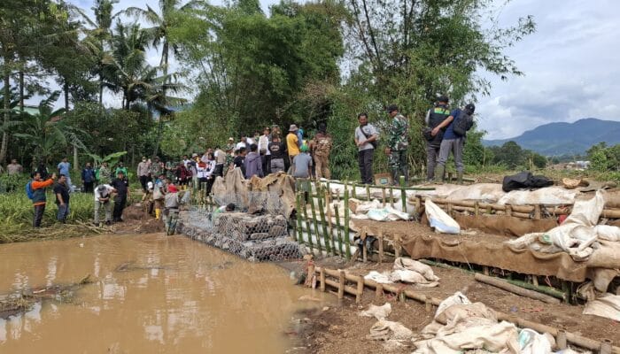 Tanggul yang Jebol di Dusun Pakuluran Diperbaiki