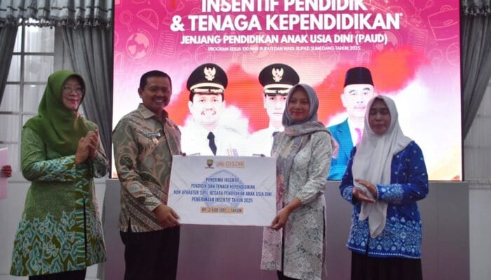 Dukung Pendidikan Anak Usia Dini, 200 Guru PAUD dan TK di Sumedang Terima Insentif