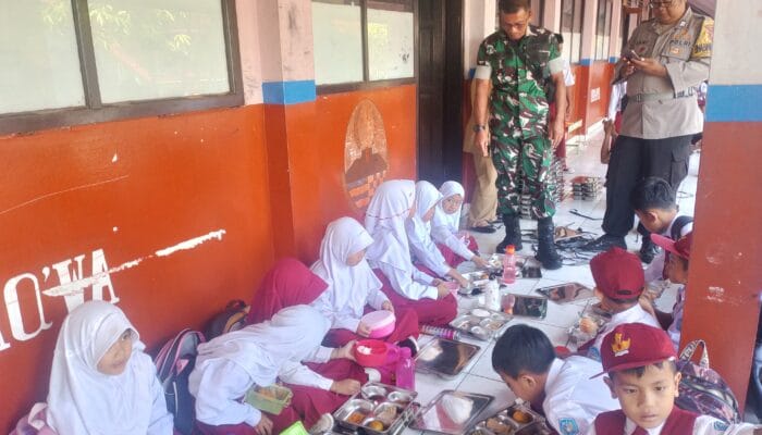 Dukung Program Nasional, Sumedang Gelar Makan Bergizi Gratis Untuk Pelajar di Jatinangor