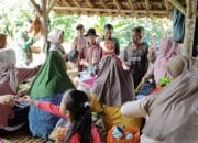 Hangatnya Rasa, Eratnya Rasa: Saat Ibu-Ibu Desa Pamulihan “Menyuapi” Semangat Satgas TMMD ke-124
