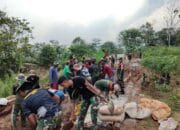 Di Balik Cor Beton, Ada Semangat dan Komitmen: TMMD ke-124 Sumedang Capai 75%, Dansatgas Turun ke Medan
