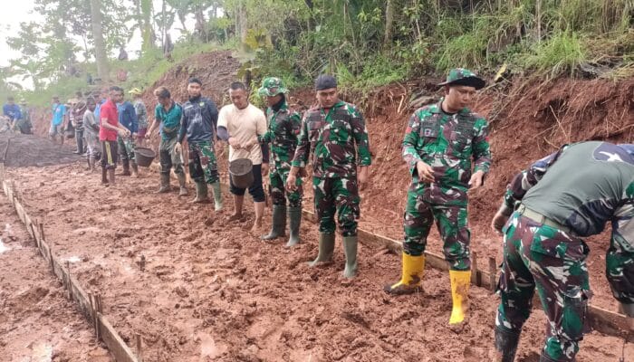 Menaklukkan Tanah Merah: Ketika TNI dan Warga Bersatu Demi Jalan Harapan