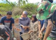 Semangat di Tengah Coran: Kehangatan Ibu-Ibu Desa Pamulihan Jadi Energi Baru Satgas TMMD