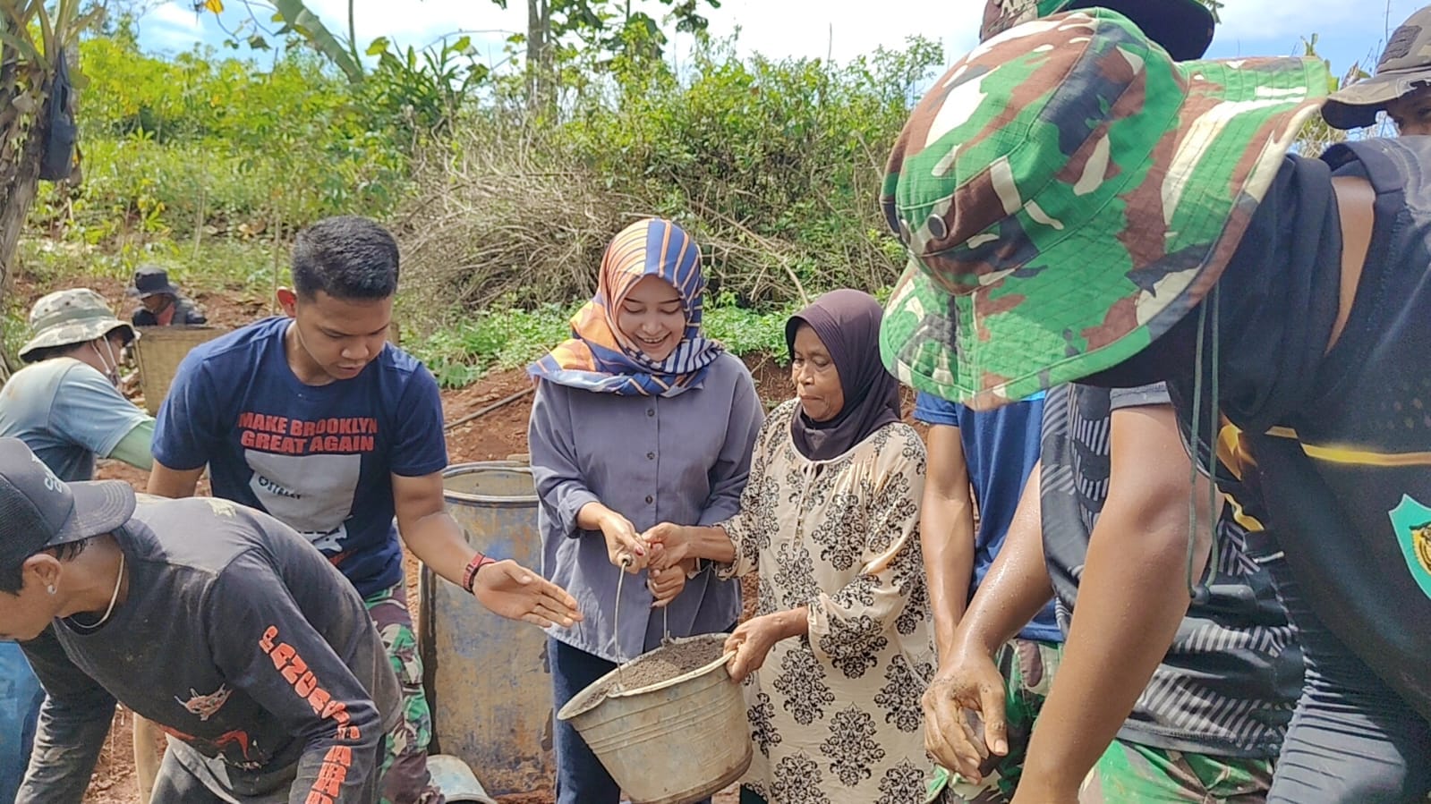 Ibu-Ibu Desa Pamulihan