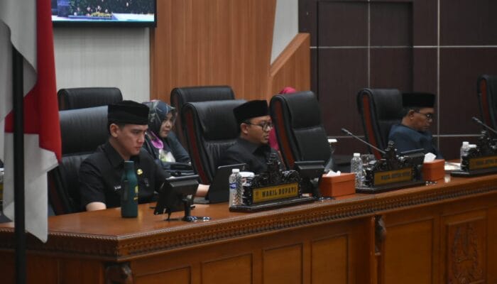 Di Balik Deretan Angka: Ketika DPRD Sumedang Mengawal Masa Depan Lewat Dua Raperda Strategis