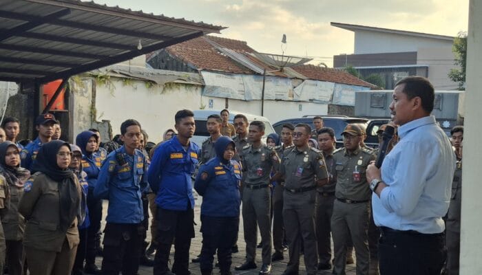 Shuttle Liar dan Baliho Ilegal Jadi Target Satpol PP, Arahan Tegas Bupati Dony