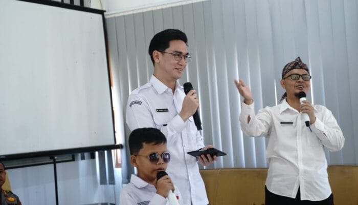 Wabup Fajar Serahkan Al-Qur’an Braille ke SLBN-B Sumedang: Anak Istimewa, Prestasi Luar Biasa