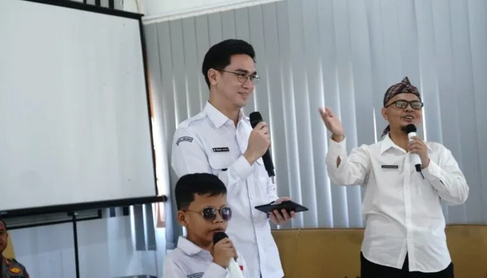 Wabup Fajar Serahkan Al-Qur’an Braille ke SLBN-B Sumedang: Anak Istimewa, Prestasi Luar Biasa