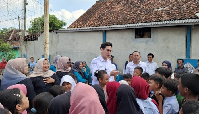 Wabup Fajar Kunjungi Desa Licin, Warga Antusias Serbu Layanan Jemput Bola