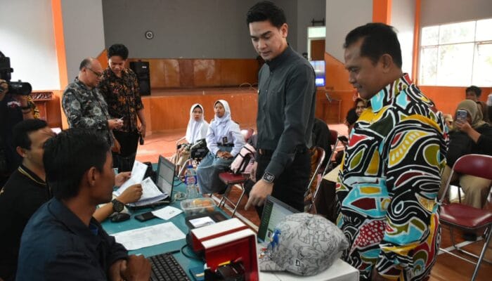 Disdukcapil Sumedang Gelar Gebyar Layanan Sadulur Disabilitas di SLBN Cimalaka