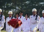 Wabup Fajar Apresiasi Paskibraka pada Penurunan Bendera HUT RI ke-80