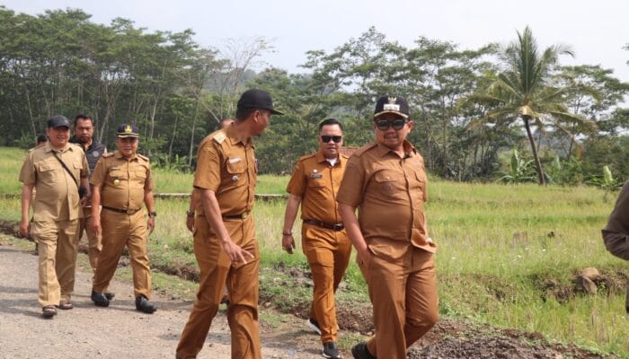 Jalan Cigarukgak-Buahdua Mulai Diperbaiki