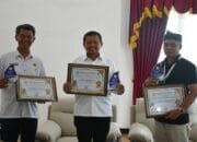 Bupati Dony Raih Penghargaan Bupati Peduli Radio dan Televisi