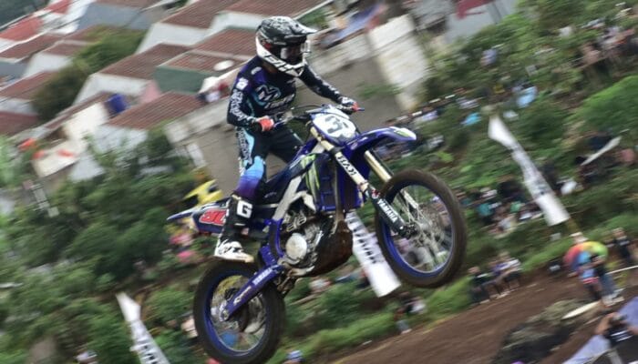 Motorcross Gokil di Sumedang: Adu Nyali Sekaligus Nge-gas Ekonomi Lokal!
