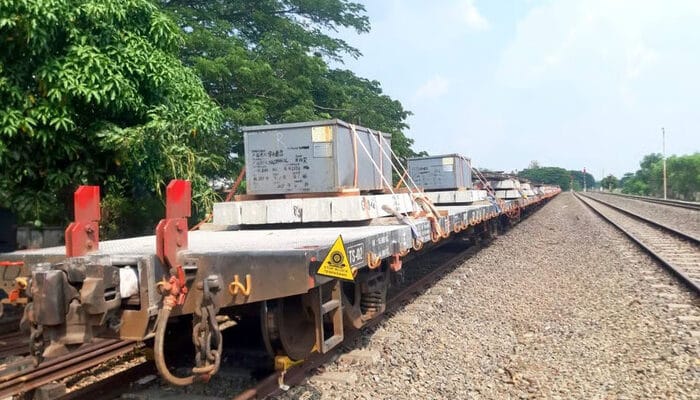 KAI Logistik Perkuat Dukungan Terhadap Proyek Infrastruktur Perkeretaapian Melalui Pengiriman Wesel Bantalan Beton