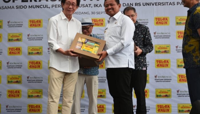 Unpad Gelar Operasi Katarak Gratis, 150 Warga Sumedang Terbantu