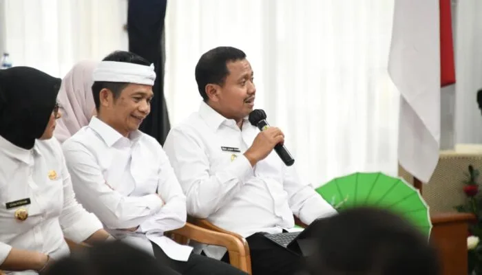 Bupati Dony Minta Pemprov Jabar Ikut Bantu Perbaikan Jalan 🚧