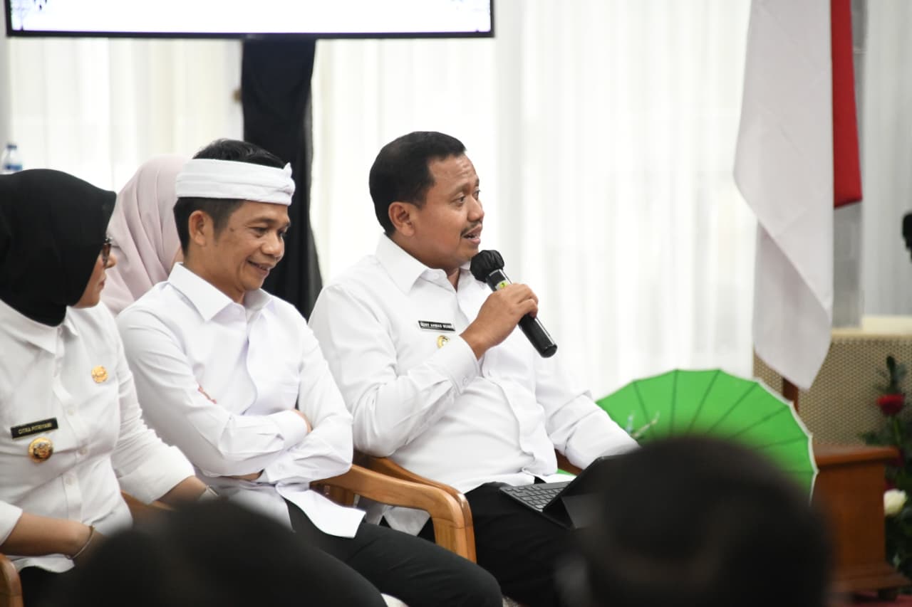 Perbaikan jalan Sumedang