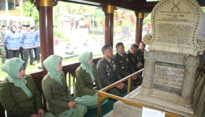 HUT TNI ke-80, Kodim 0610 Sumedang Gelar Ziarah ke Makam Cut Nyak Dien
