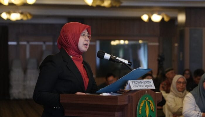 Keren Abis! Sekretaris Disnakertrans Sumedang Raih Gelar Doktor