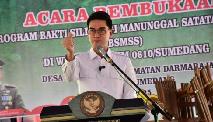 Keren! Jalan Desa Cipeuteuy Auto Mulus Berkat TNI & Warga Sumedang!