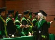 Wisuda Ke-43 UNSAP & STAI Sumedang Penuh Warna Budaya Sunda: Bupati Dony Kasih Pesan Nendang Buat Job Seeker!