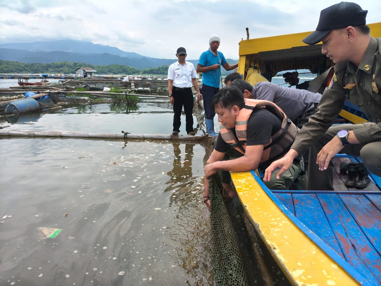 Pembongkaran Mandiri KJA Jatigede