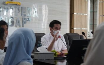 Pegawai Bermain Perizinan