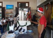 Meriahkan Libur Nataru, KAI Services Percantik Loko Café dengan Nuansa Natal dan Tahun Baru