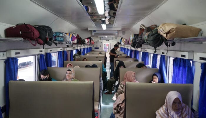 Tiket Nataru 2025/2026 Terjual 72 Persen, KAI Divre III Palembang Ingatkan Aturan Barang Bawaan