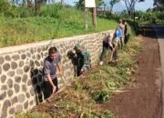 ⚔️ Perang Lawan Sampah! Babinsa Koramil 1004 Tanjungsari Pimpin Warga Bersihkan Gorong-Gorong & Plastik