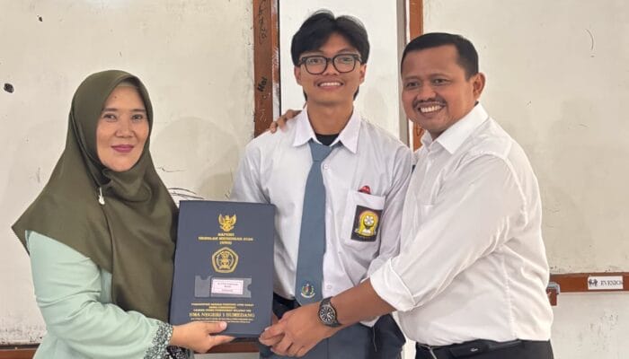 No More Fatherless! Bupati Sumedang Turun Tangan Ambil Rapor Anak ke Sekolah