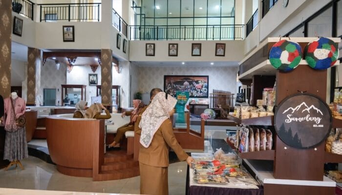 Bupati Dony Ajak Dinas Borong Produk UMKM