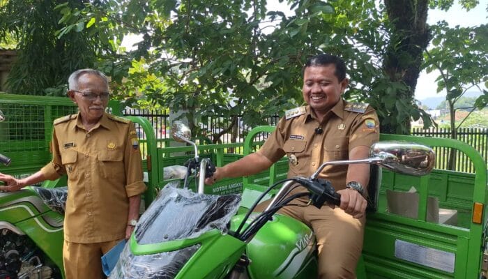 Gaspol Kebersihan! Bupati Sumedang Bagikan 38 Unit Motor Sampah untuk Desa