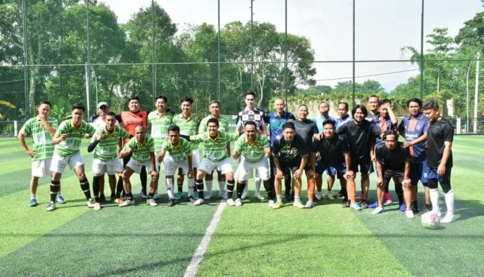 Sporty & Solid! Pemkab Sumedang Bareng Jurnalis Gelar Eksibisi Mini Soccer di Cikandung