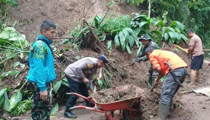 Jalur Bojong–Sukamantri Tertutup Longsor