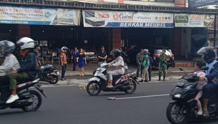 Gehu Berserakan, Dua Motor Tabrakan di Sumedang Menjelang Buka Puasa