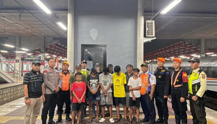 KAI Daop 1 Jakarta Berhasil Tangkap Pelaku Pelemparan KA Gunungjati dan KA Manahan di Kelurahan Bekasi Jaya, Kecamatan Bekasi Timur, Kota Bekasi