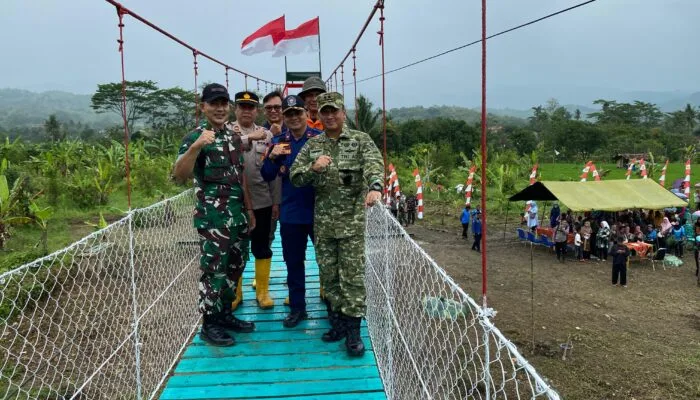 Fix No More Drama Nyeberang Sungai! Jembatan Gantung Garuda Surian Resmi Jadi Akses Utama Warga