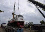 Sinergi Persiapan Angkutan Lebaran, KAI Logistik Kirim 12 Lokomotif ke Pulau Jawa