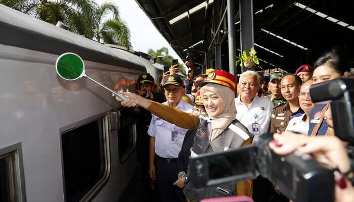 Wakil Gubernur Lampung Lepas 1.616 Peserta Mudik Gratis dengan KAI