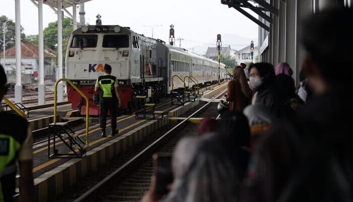 7 Stasiun Tersibuk Daop 2 Bandung Selama Angkutan Lebaran, Bandung dan Kiaracondong