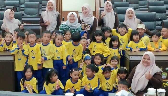Ceria di Gedung Dewan, Siswa TK Asy-Syatibiiyyah Kenali Profesi Sejak Dini