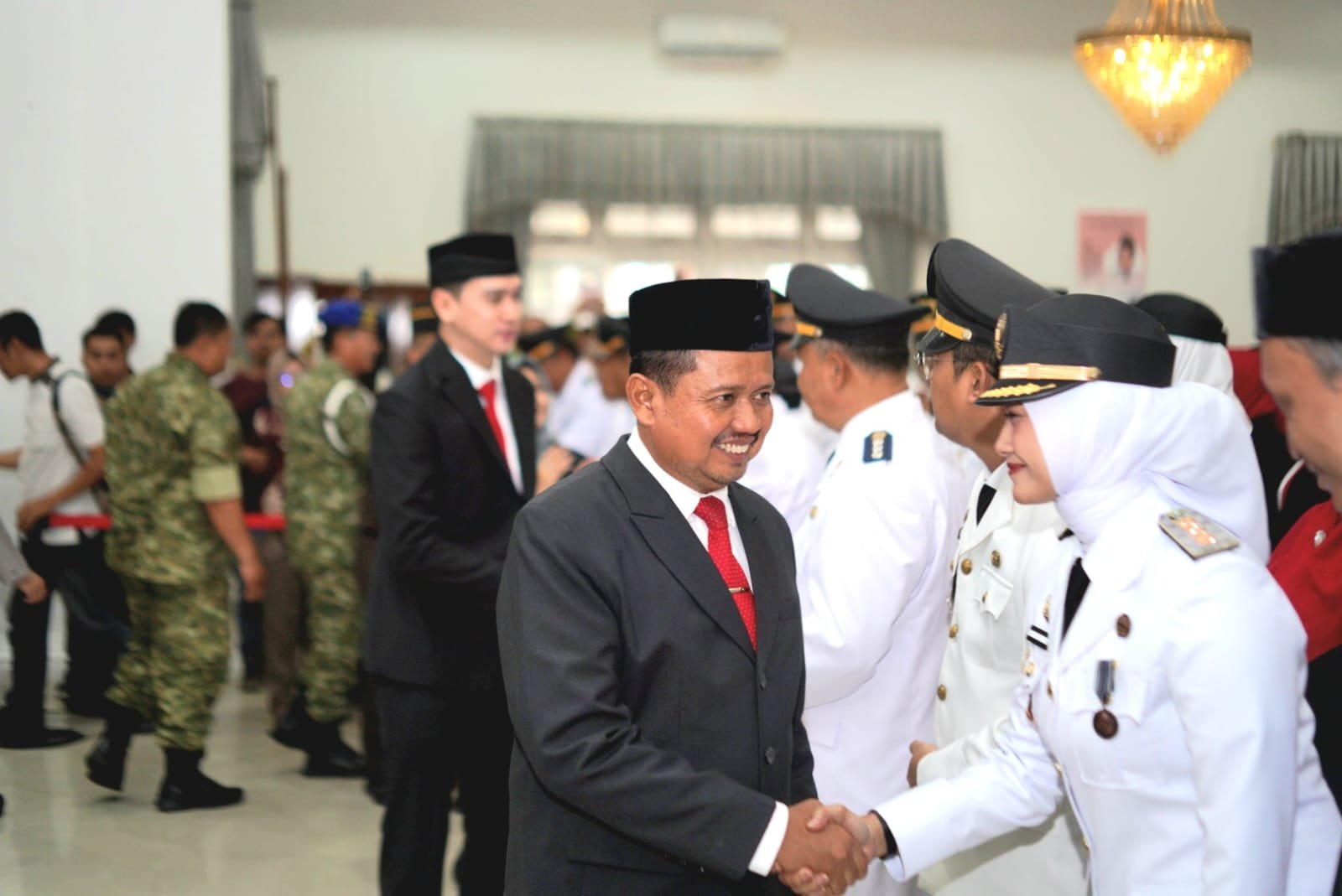 Bupati Dony Ahmad Munir melantik 222 ASN di Gedung Negara Kabupaten Sumedang